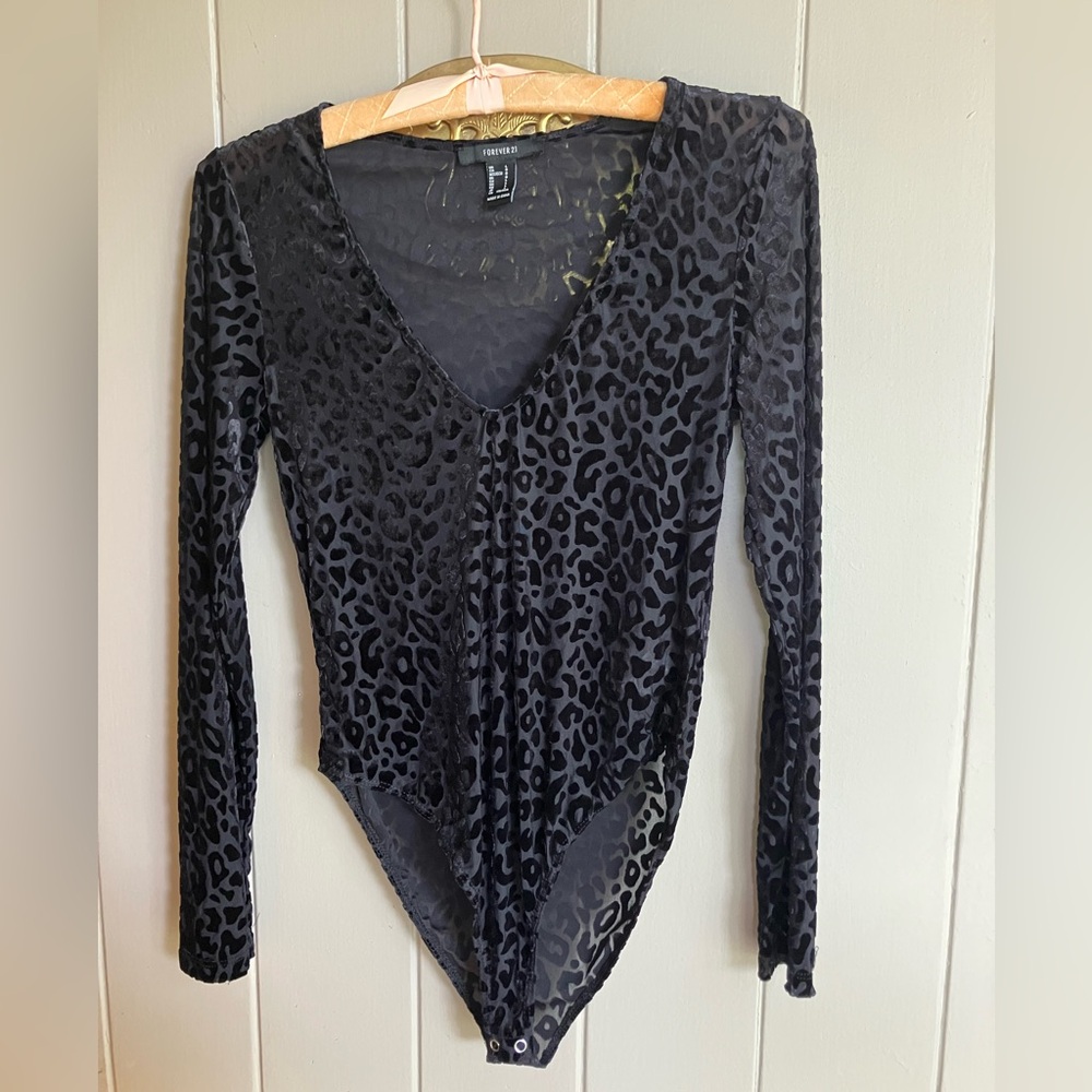 Forever 21 Black Velvet Leopard Print Long Sleeve Bodysuit - Picture 2 of 6
